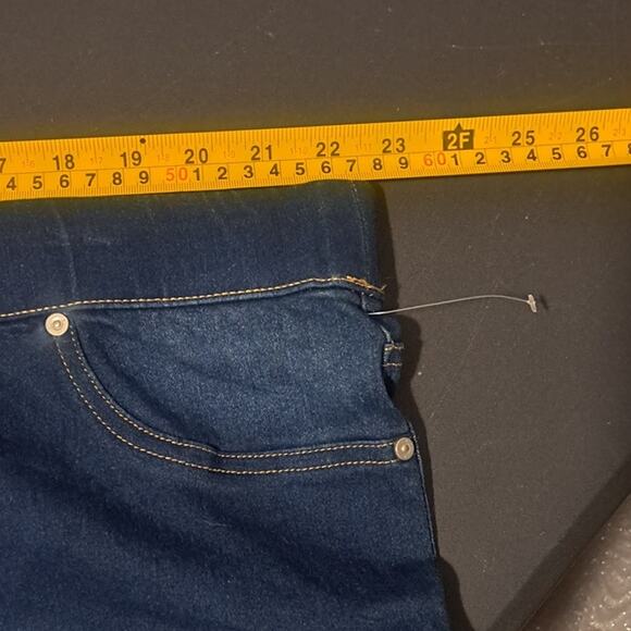 Ladies 3XL Rolled Cuff Shorts with Drawstring Design Rinse Wash Jean Color - Picture 5 of 9